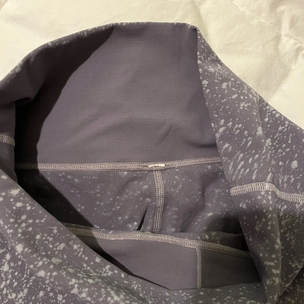 Lululemon Gray Patterned capri Leggings - Picture 6 of 6